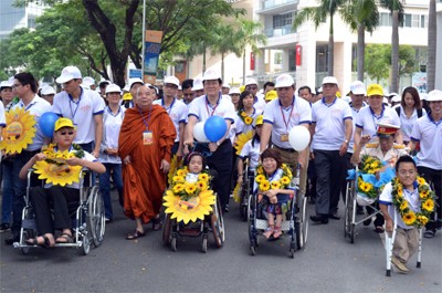 国際障害者デー応える歩行会 - ảnh 1