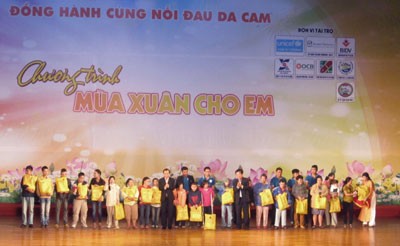 枯葉剤被害者協会におよそ6500億ドンの義捐金 - ảnh 1