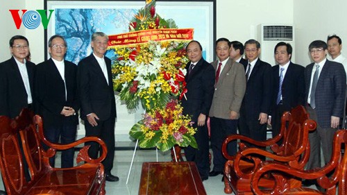 指導者ら、クリスマスにあたり、各地のカトリック教徒を祝った - ảnh 1