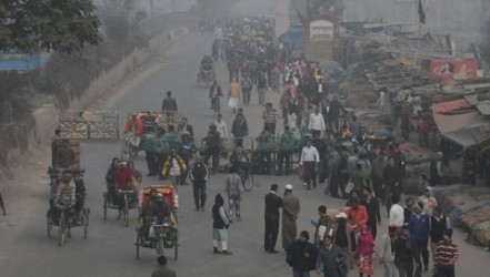 バングラデモ禁止令無視、警官隊と衝突　死者も - ảnh 1