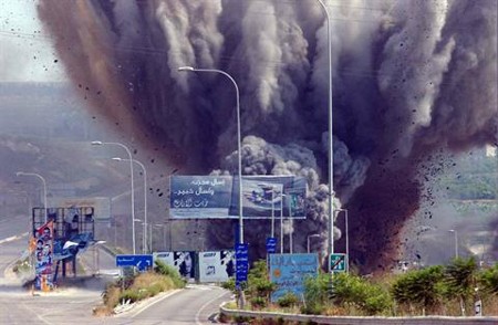 レバノンからロケット弾　イスラエルも報復砲撃 - ảnh 1