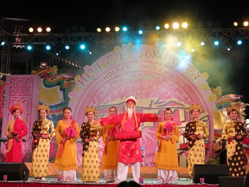 国内各地、新年を祝い - ảnh 1
