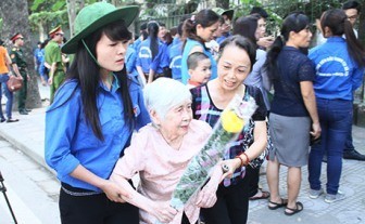 １４年、「青年ボランティア年」になる - ảnh 1