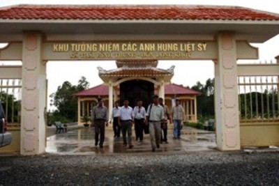 レ・ホン・アイン政治局員、国境警備隊訪問 - ảnh 1