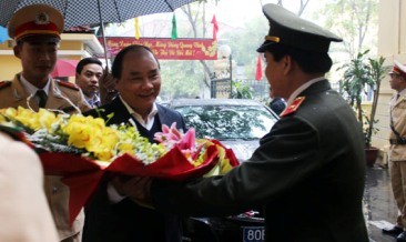 フック副首相、陸路・鉄道交通警察局と会合 - ảnh 1