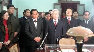 チョン共産党書記長、ホーチミン遺跡を訪れた - ảnh 1