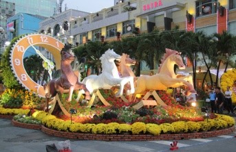 「グエン・フエ花通り」催し始まる - ảnh 1