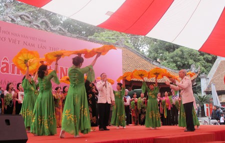 「ベトナム詩の日」が開幕 - ảnh 1