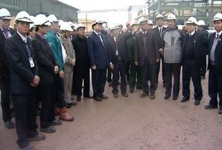 ハイ副首相、硝酸アンモニウム生産工場建設工事を訪れる - ảnh 1