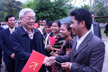 チョン共産党書記長、トゥアティエンフエ省を訪問中 - ảnh 1