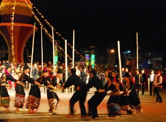 「バンの花祭り」 - ảnh 2