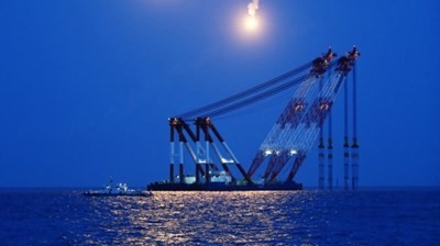 朴大統領「殺人に等しい」韓国沈没船の死者64人に - ảnh 1