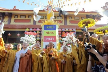 ウェーサクの日2014の祝賀行事で記者会見 - ảnh 1