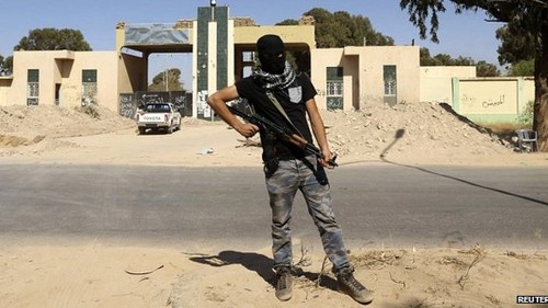 武装勢力衝突で７９人死亡＝リビア政府、クーデター警戒 - ảnh 1