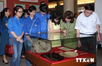 「質素ながらも高貴な手本」作文コンクールの授賞式 - ảnh 1