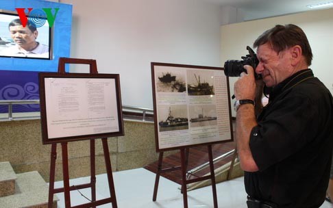 「ホアンサとチュオンサ群島・ベトナムの領土の欠かせない一部」展示会 - ảnh 1