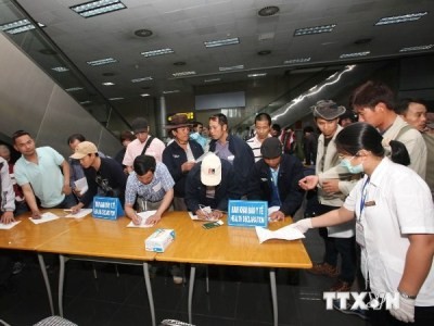 海外派遣労働者に　エボラ予防対策　宣伝 - ảnh 1