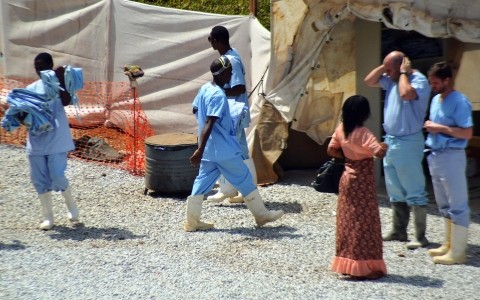 エボラ出血熱、抑制に半年程度＝国境なき医師団 - ảnh 1