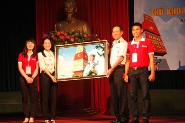 「大学入学試験の最高得点者と国の海と島」座談会 - ảnh 1