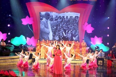 ホーチミン主席の遺書の実現45周年にあたり文芸交流会 - ảnh 1