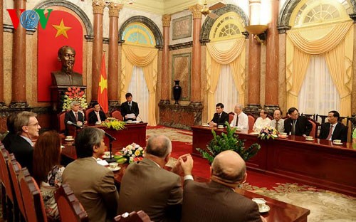 サン主席、各国のアーチストらと会合 - ảnh 1