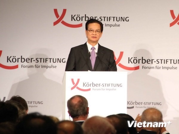 ズン首相、ベトナム東部海域についえ記者団のインタビューに応える - ảnh 1