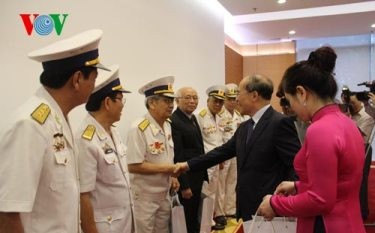 フン国会議長、「海のホーチミンルート」の復員軍人と懇親 - ảnh 1
