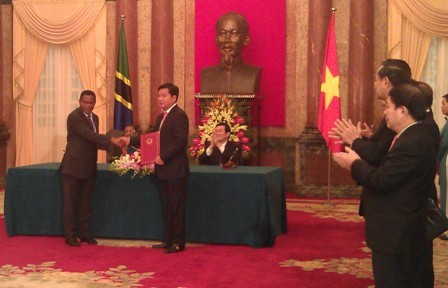 サン主席、タンザニア大統領と会談 - ảnh 1