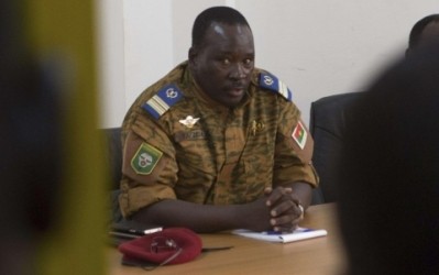 ブルキナ、軍の権限移譲を明言 - ảnh 1