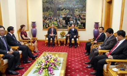 公安大臣、シンガポール内務次官と会見 - ảnh 1