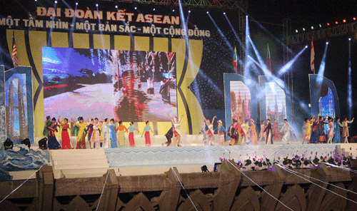 ベトナム、ASEAN共同体の緊密化に寄与する - ảnh 1