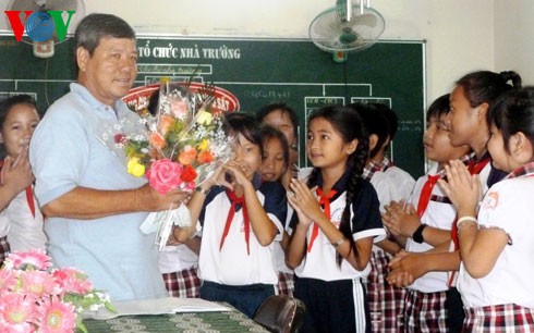 サン国家主席、教師3人に表彰書簡を送る - ảnh 1