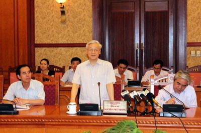 チョン共産党書記長、中央理論評議会と会合 - ảnh 1