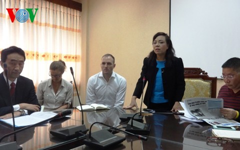 各国記者、ベトナムの人民の健康保護の成果を高く評価 - ảnh 1