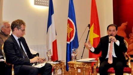 パリで座談会＝ベトナムのドイモイ事業 - ảnh 1