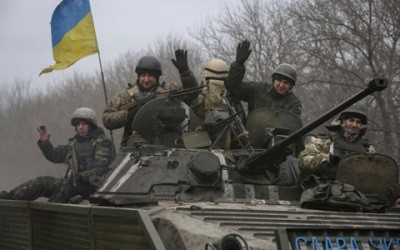 ウクライナ東部、散発的な戦闘続く - ảnh 1