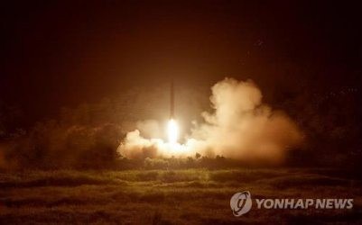 朝鮮、日本海に向け短距離ミサイル2発発射＝韓国 - ảnh 1