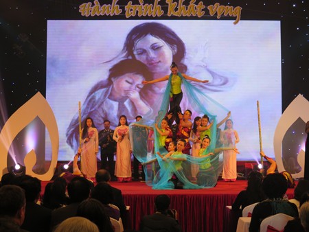 3月8日の国際婦人デーを記念する集会 - ảnh 1