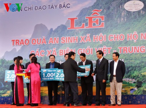 サン国家主席、「少数民族の貧困脱出を支援しよう」 - ảnh 1