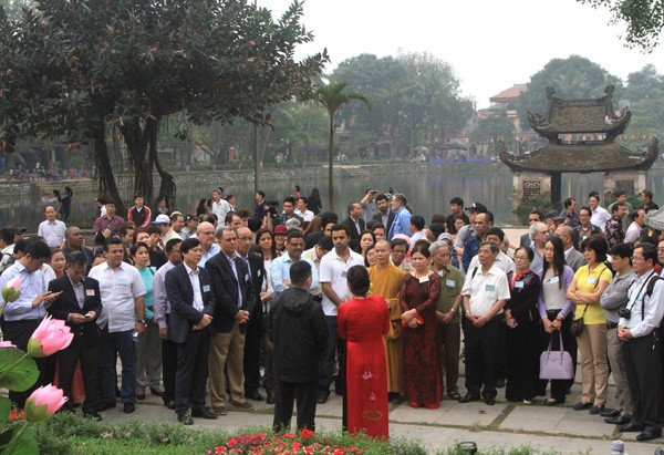 国際友人ととも春の友好観光ツアー - ảnh 1