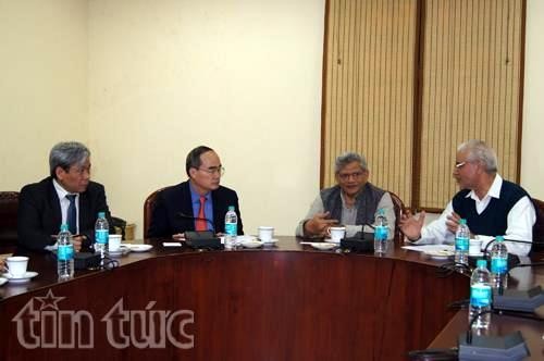 インド共産党党首、ベトナム祖国戦線議長と会見 - ảnh 1