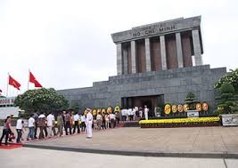 4月30日とメーデー、ホーチミン廟を訪れた観光客 10万人を超える - ảnh 1