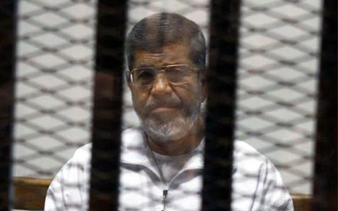 モルシ元大統領「死刑相当」に批判相次ぐ - ảnh 1
