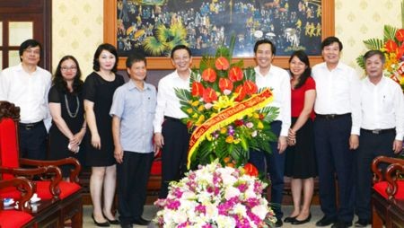 報道機関に祝辞　全国各地の指導者 - ảnh 1