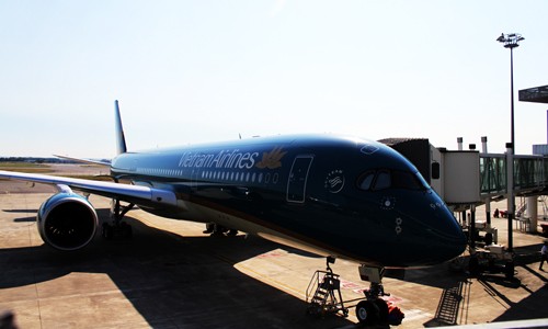  ベトナム航空、アジア初のA350機 国内線投入後にパリ飛行 - ảnh 1