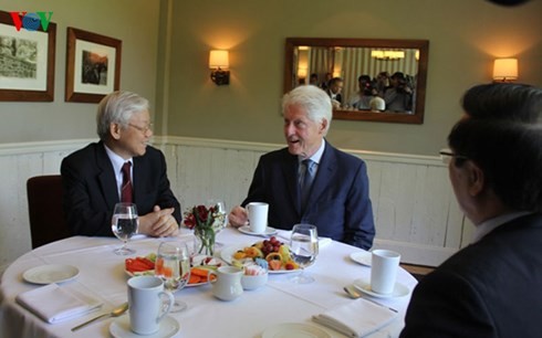 チョン書記長、クリントン元大統領を訪れる - ảnh 1