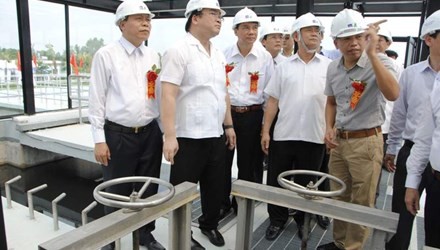 ハイ副首相、トゥソン町の廃水処理工場の落成式に出席 - ảnh 1