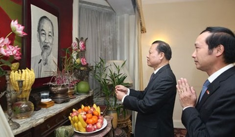 ニン副首相、イギリスを訪問中 - ảnh 1