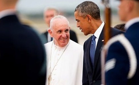 ローマ法王、米国に到着 オバマ大統領一家ら出迎え - ảnh 1