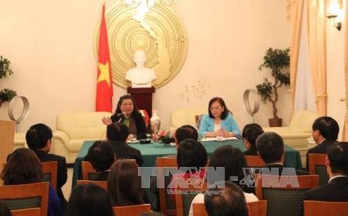 フォン国会副議長、ベルリン駐在ベトナム大使館を訪れる - ảnh 1